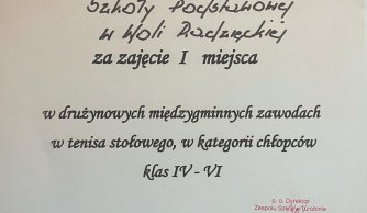 Podwójne pierwsze miejsce naszych uczniów w drużynowych międzyszkolnych zawodach w tenisie stołowym