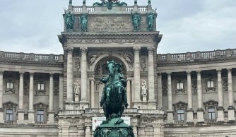 Od Habsburgów po krasowe jaskinie - wycieczka do Austrii i Czech