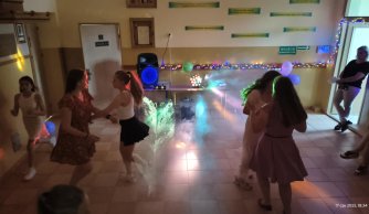 Dyskoteka szkolna – taneczna zabawa na zakończenie roku!