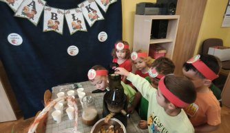 "Wszyscy jabłka chętnie jemy i Dzień Jabłka świętujemy!"