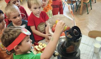 "Wszyscy jabłka chętnie jemy i Dzień Jabłka świętujemy!"