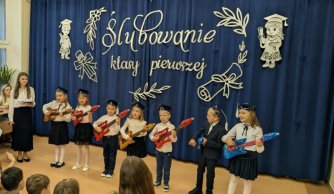 Ślubowanie uczniów klasy pierwszej