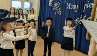 Ślubowanie uczniów klasy pierwszej