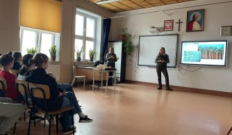 Spotkanie uczniów z przedstawicielkami Lasów Janowskich
