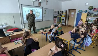 „Edukacja z wojskiem” - wykład ppor. dr Sławomira Franca z WOT