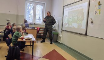 „Edukacja z wojskiem” - wykład ppor. dr Sławomira Franca z WOT