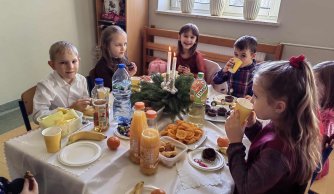 Zapach pierników i dźwięk kolęd – wigilie klasowe