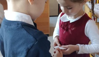 Zapach pierników i dźwięk kolęd – wigilie klasowe