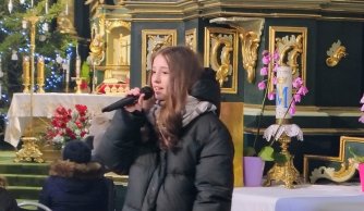 Kolędowanie, które łączy serca – szkolny chórek w Radzięcinie