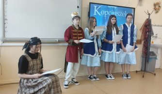 Głos, pasja i magia, czyli jak siódmoklasiści ożywili „Kopciuszka” dla pierwszaków!